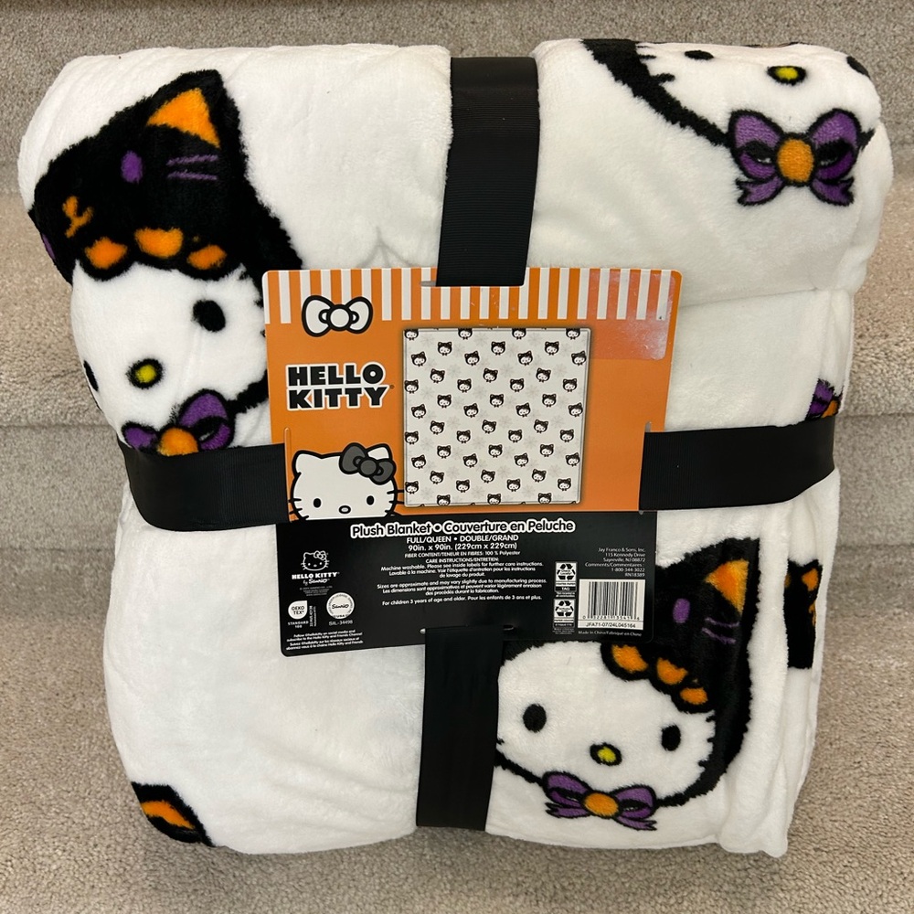 Hello Kitty Plush Halloween Queen Blanket - Black and White Cat